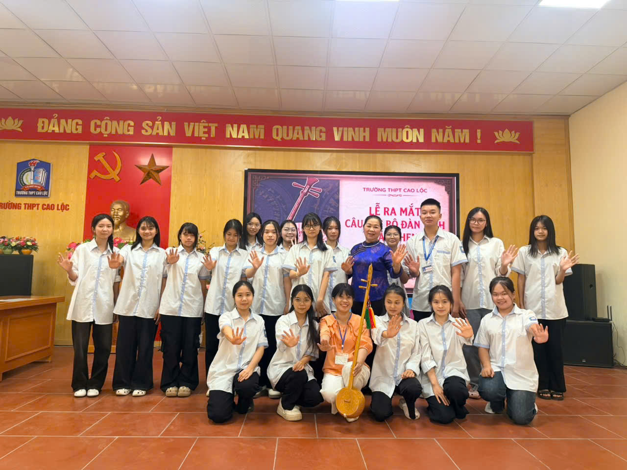 RỘN RÀNG TIẾNG ĐÀN TÍNH CỦA CÂU LẠC BỘ HÁT THEN