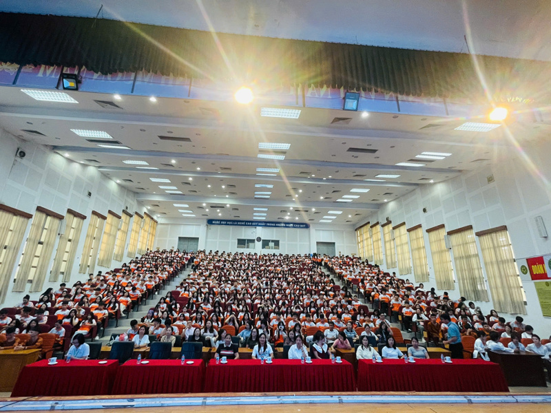TRƯỜNG THPT CAO LỘC TỔ CHỨC HOẠT ĐỘNG TRẢI NGHIỆM, HƯỚNG NGHIỆP CHO HỌC SINH KHỐI 12