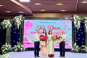 TRƯỜNG THPT CAO LỘC: GIÁO DỤC TRUYỀN THỐNG, LAN TỎA YÊU THƯƠNG NHÂN NGÀY PHỤ NỮ VIỆT NAM 20/10