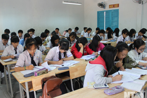 Tư vấn thi THPT quốc gia và hướng nghiệp cho học sinh lớp 12